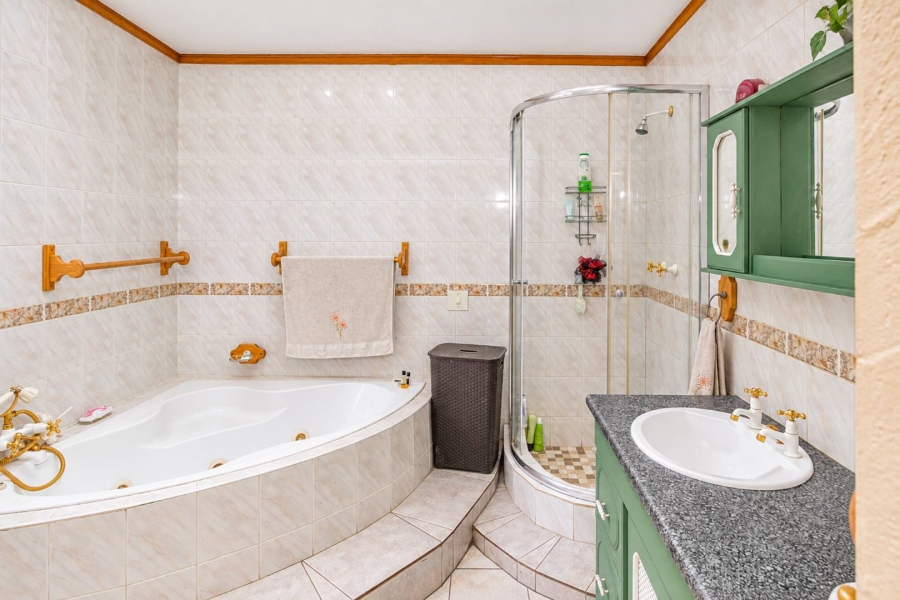5 Bedroom Property for Sale in Schoemansville North West